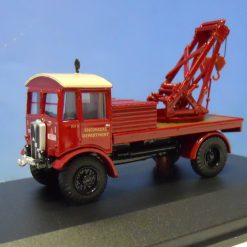 Oxford AEC 012 AEC Matador als afsleepwagen van Devon General