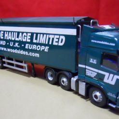 Corgi CC 14033 Volvo FH Globetrotter 6x2 trekker met een 3-assige moving floor trailer.