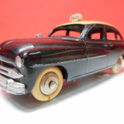 DINKY TOYS 24X FORD VEDETTE TAXI
