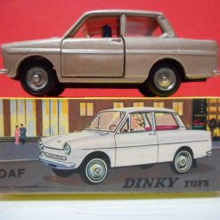 DINKY TOYS 508 DAF PERSONENAUTO METALLIC BEIGE