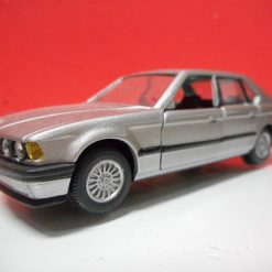 GAMA 1107 BMW 735i SEDAN 1986