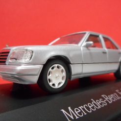 HERPA 70072 MERCEDES BENZ E 320 SEDAN